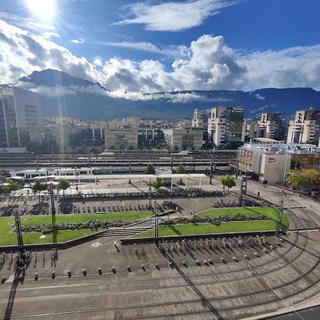 Готель Campanile Grenoble Centre Gare Екстер'єр фото