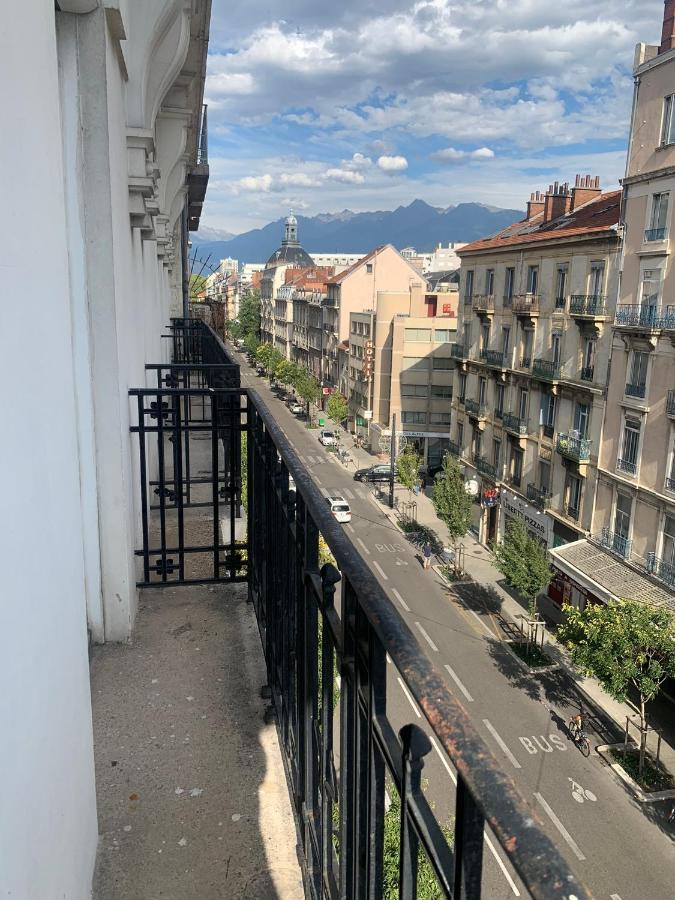 Готель Campanile Grenoble Centre Gare Екстер'єр фото