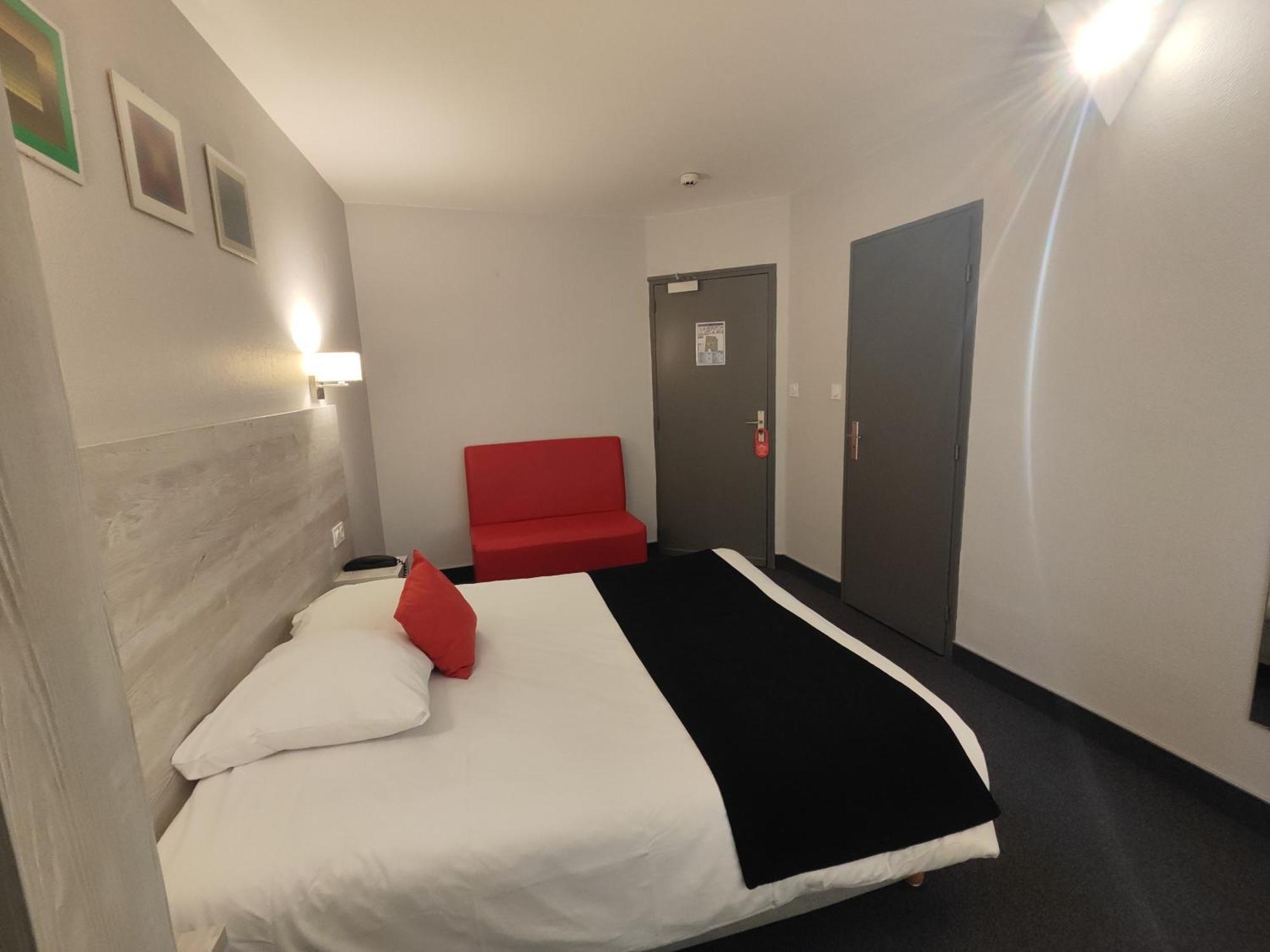 Готель Campanile Grenoble Centre Gare Екстер'єр фото